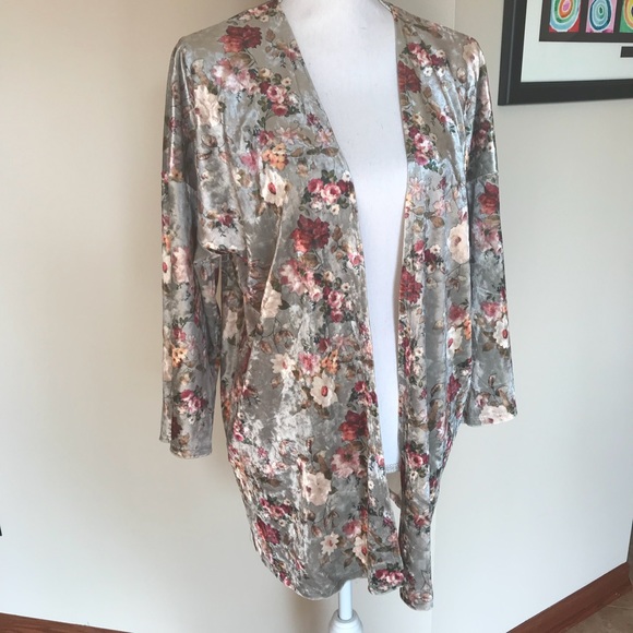 Do Everything in Love Other - Floral crushed-velvet Kimono!